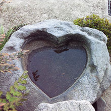 Heart-shaped washbasin